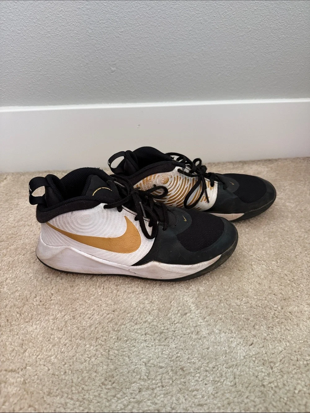 Boys size 5 Nike Black White Gold High-Top Sneakers
